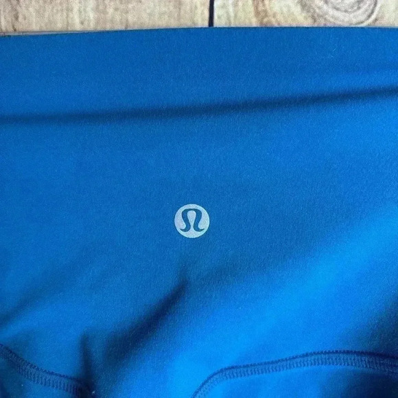 Lululemon In Movement Crop Everlux Deep Marine Blue Size 6 - Picture 9 of 10